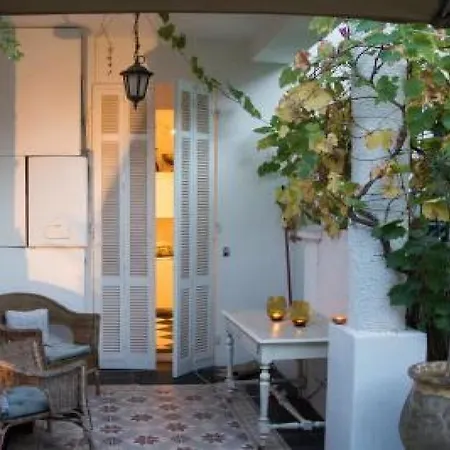 Luminous Palais View Apartment *